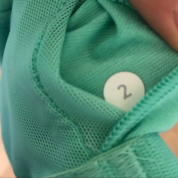 Lululemon Size 2 Tank - Picture 4 of 4